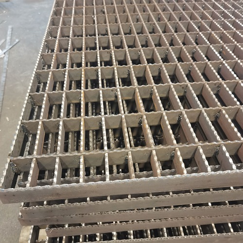 齒形平臺鋼格柵鋼格板的特性、應用和可靠性