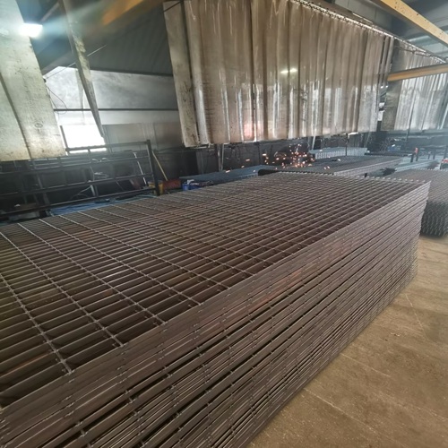 市政道路鋼格柵系統(tǒng)：現(xiàn)代城市排水的工程典范