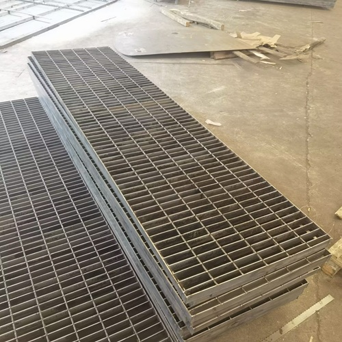 地下管廊巡檢平臺(tái)首選鋼格板，3大核心原因揭秘